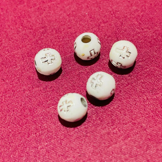 Margele bile Margele bile de trecere din plastic cruce alb si  cod 6587