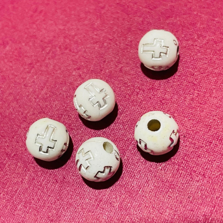 Margele bile Margele bile de trecere din plastic cruce alb si  cod 6588