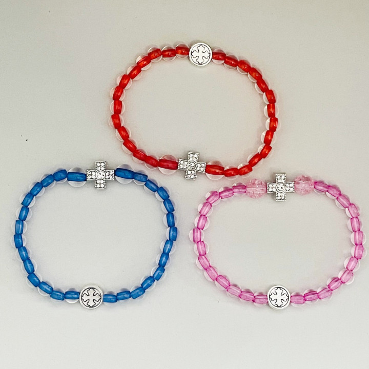 Bratara elastica margele transparente plastic 6mm 2 medalioane metal cruce argintii 1423 set12buc