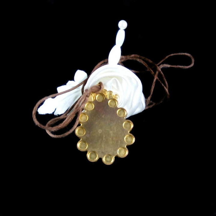 Obiecte bisericesti | Colier medalion metalic oval cu iconita | 1868