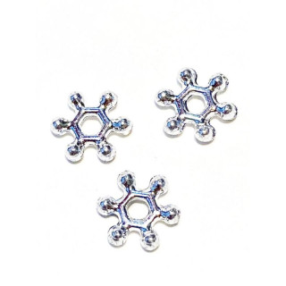 Margele bile Margele floare distantiere din plastic  argintiu si ~ buc/kg cod 6550